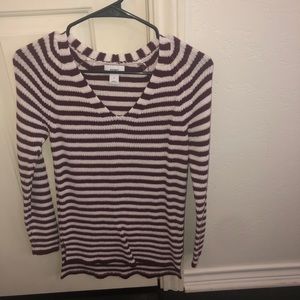 Stripped knitted v neck